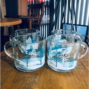 Vintage 1980’s Set of (4) Anchor Hocking Winter Snow Scene Glass Mugs.
